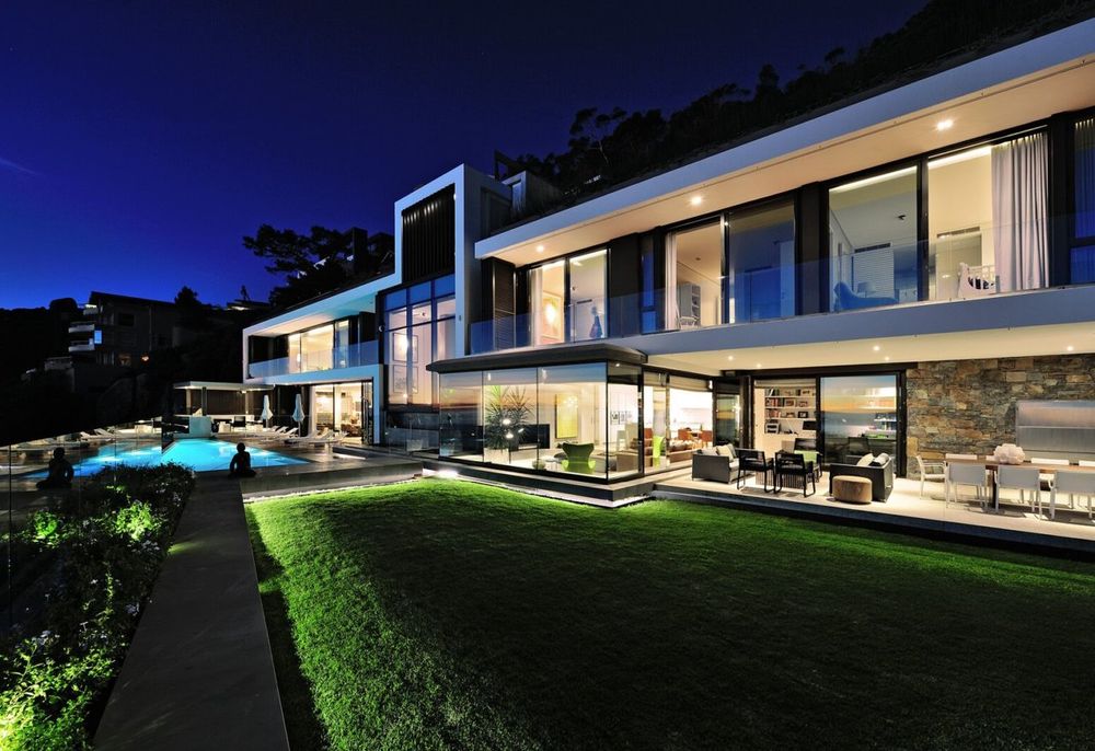 Photo 2 of Nettleton House accommodation in Clifton, Cape Town with 6 bedrooms and 6 bathrooms