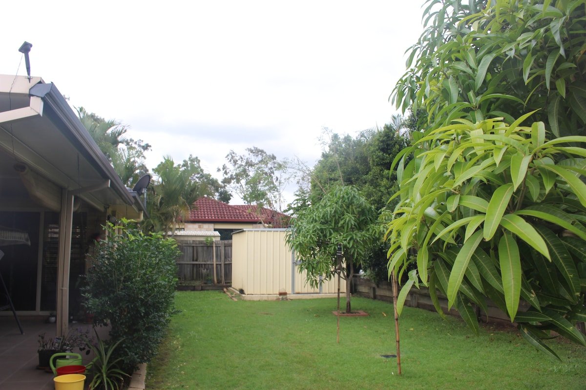 Cosy, green home in Forest Lake gallery image 3