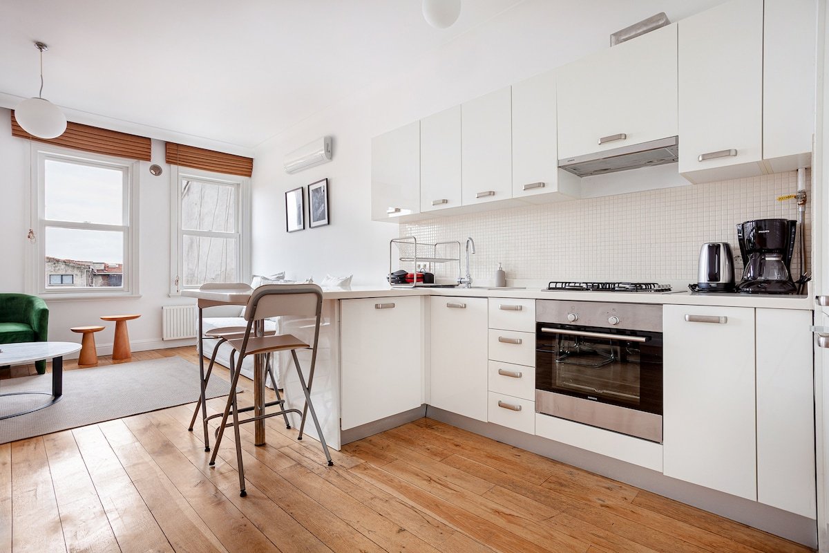 Two Bedroom with Sea View in Galata (T10) gallery image 4