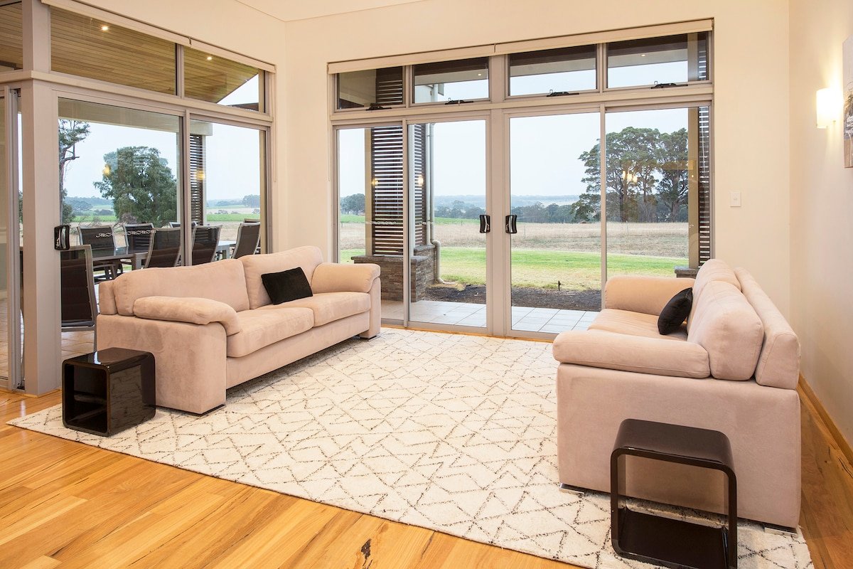 Juniper Metricup House – elegant country retreat gallery image 5