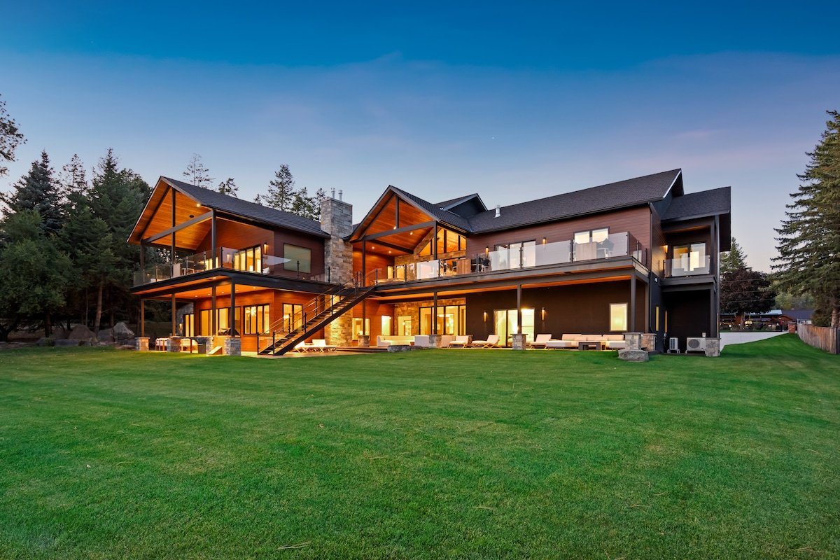 The Driftwood Lakefront Estate