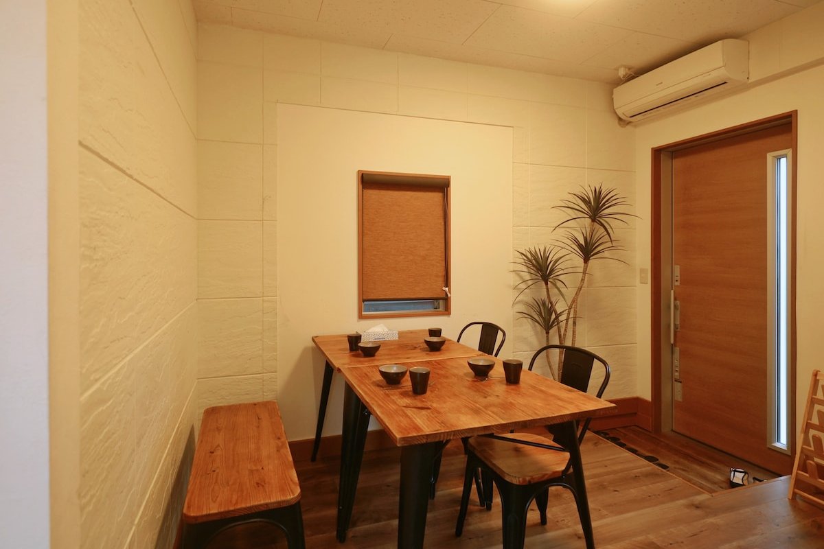 A single villa. The subway station is very close. gallery image 5