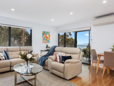 “Treetops Retreat” Sleeps 10, 3 Baths – Peaceful.