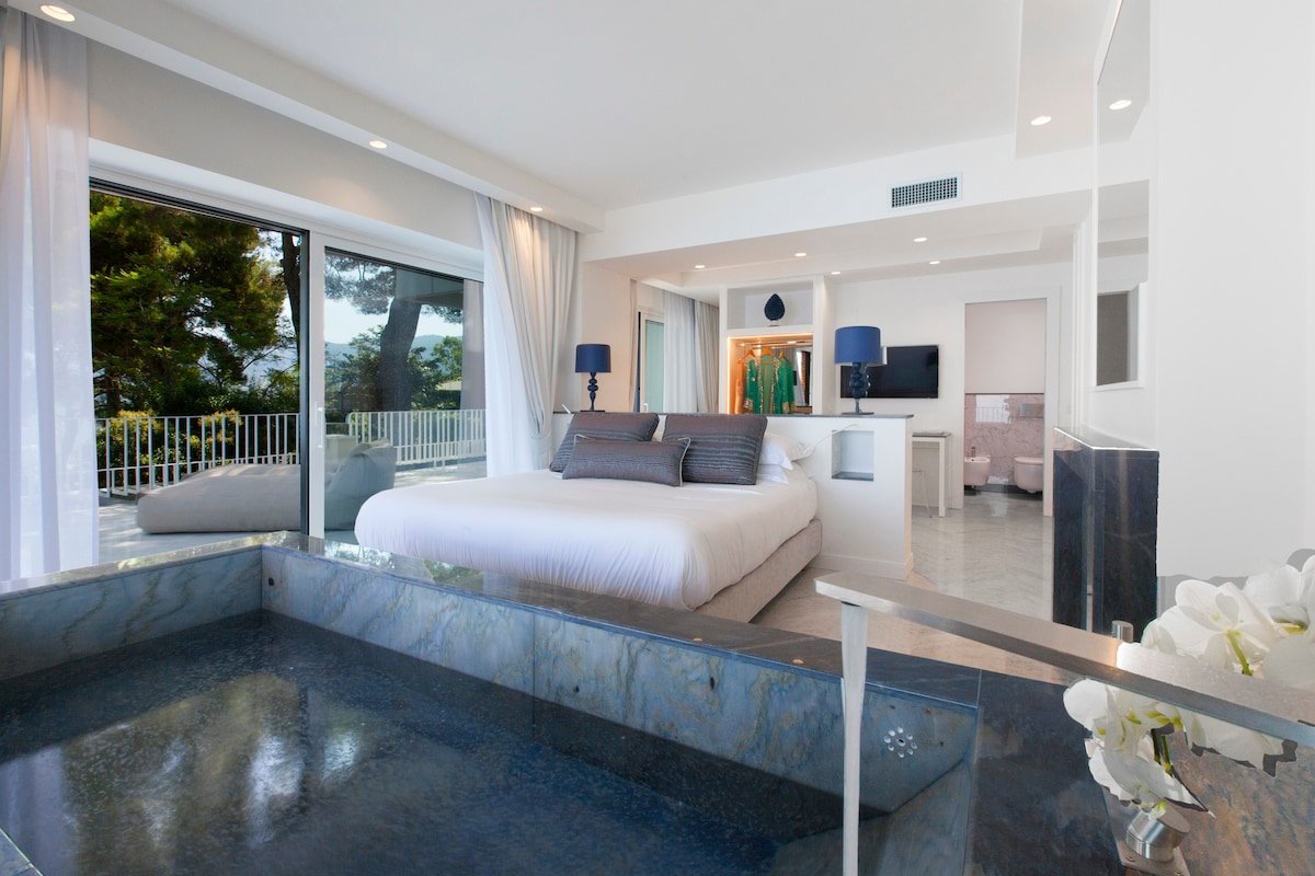 Luxury Villa With Sea View, Sorrento gallery image 4