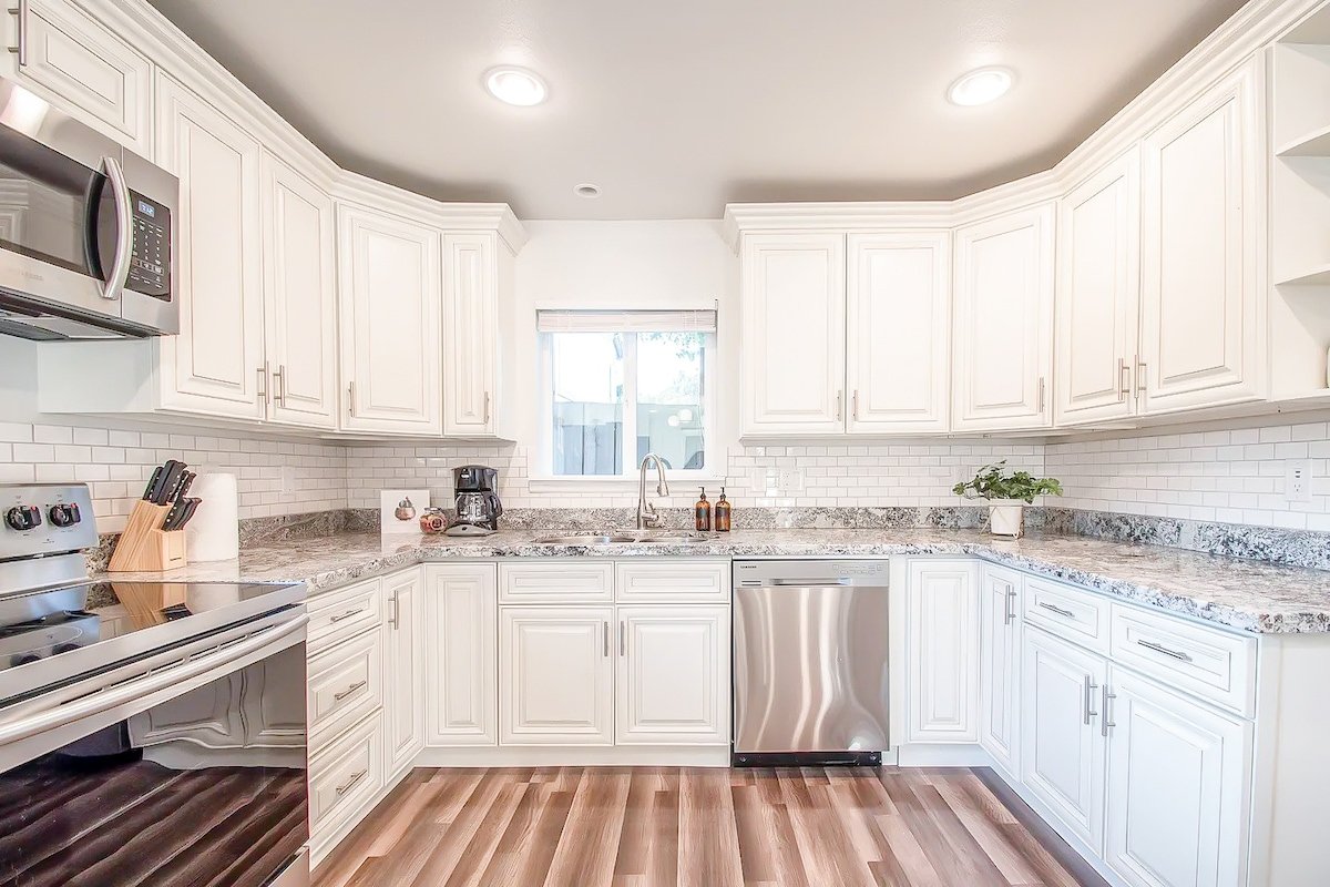 Seattle 4BR Farmhouse – Yard & Cozy Fire Pit gallery image 4