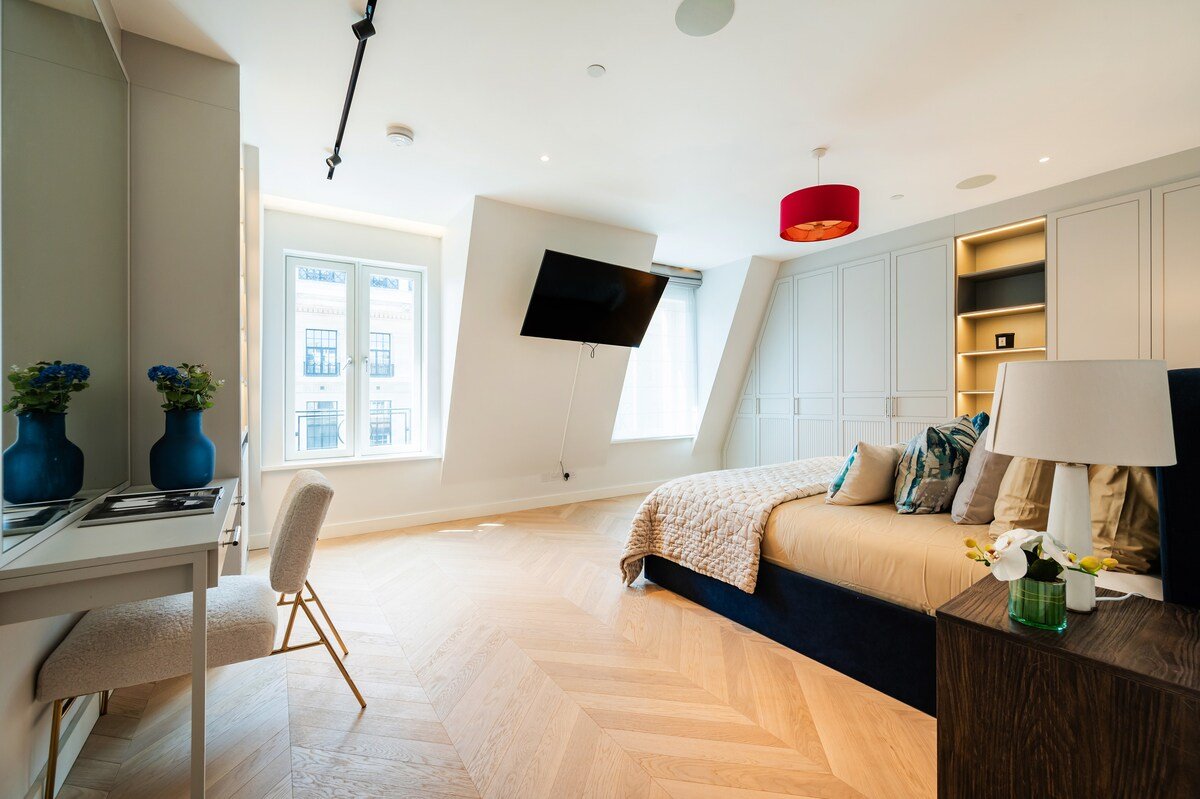 Quintessential Westend Top PH gallery image 3