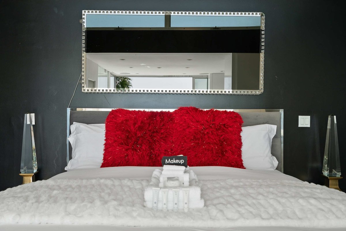 New Listing! OceanFront Oasis by Colby & Conrad! gallery image 2