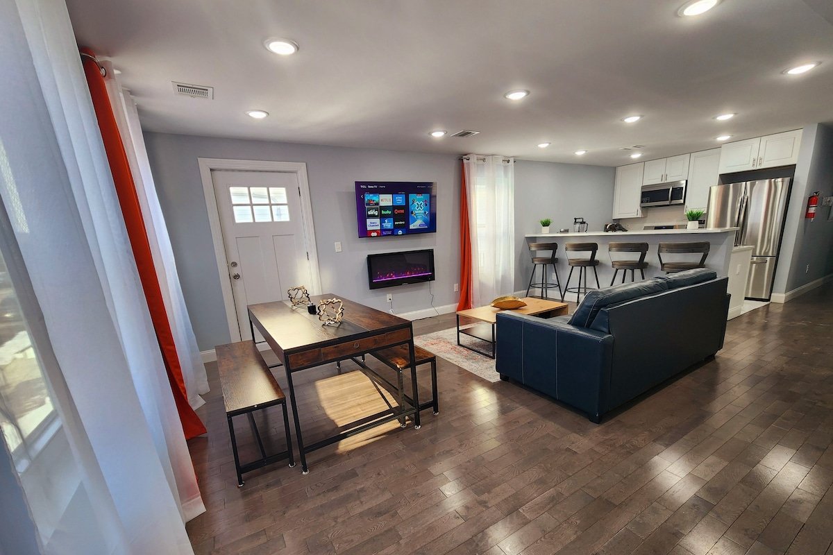 Huge 5BR in Best Location | 25 Min to NYC gallery image 3