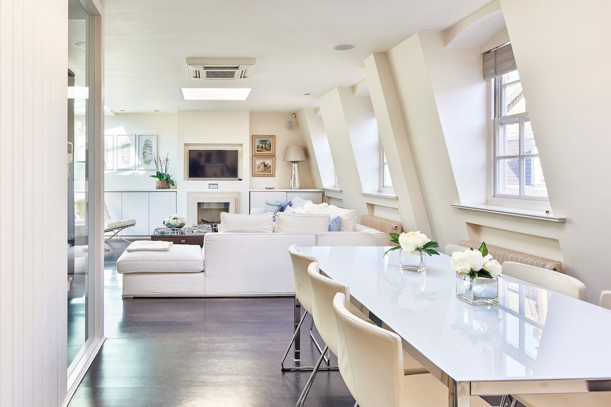 Stunning Luxury Knightsbridge House gallery image 2