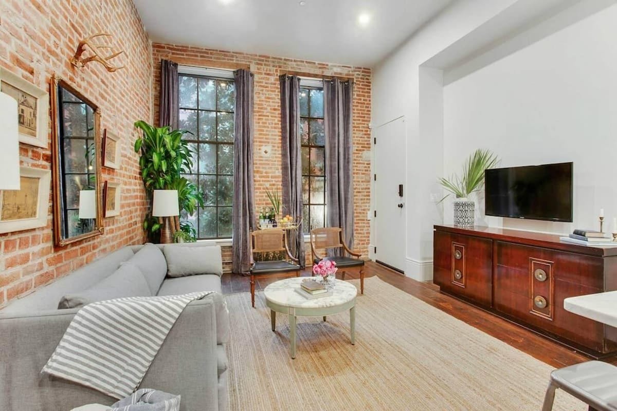 Bourbon Street Hotel Stay • Group Friendly gallery image 2