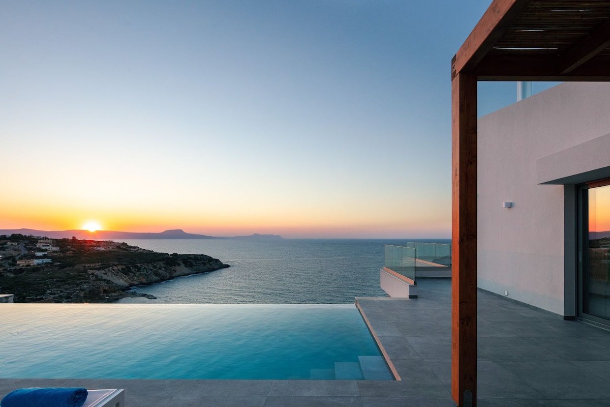 Unwind with Panoramic Sea Views – by etouri gallery image 3