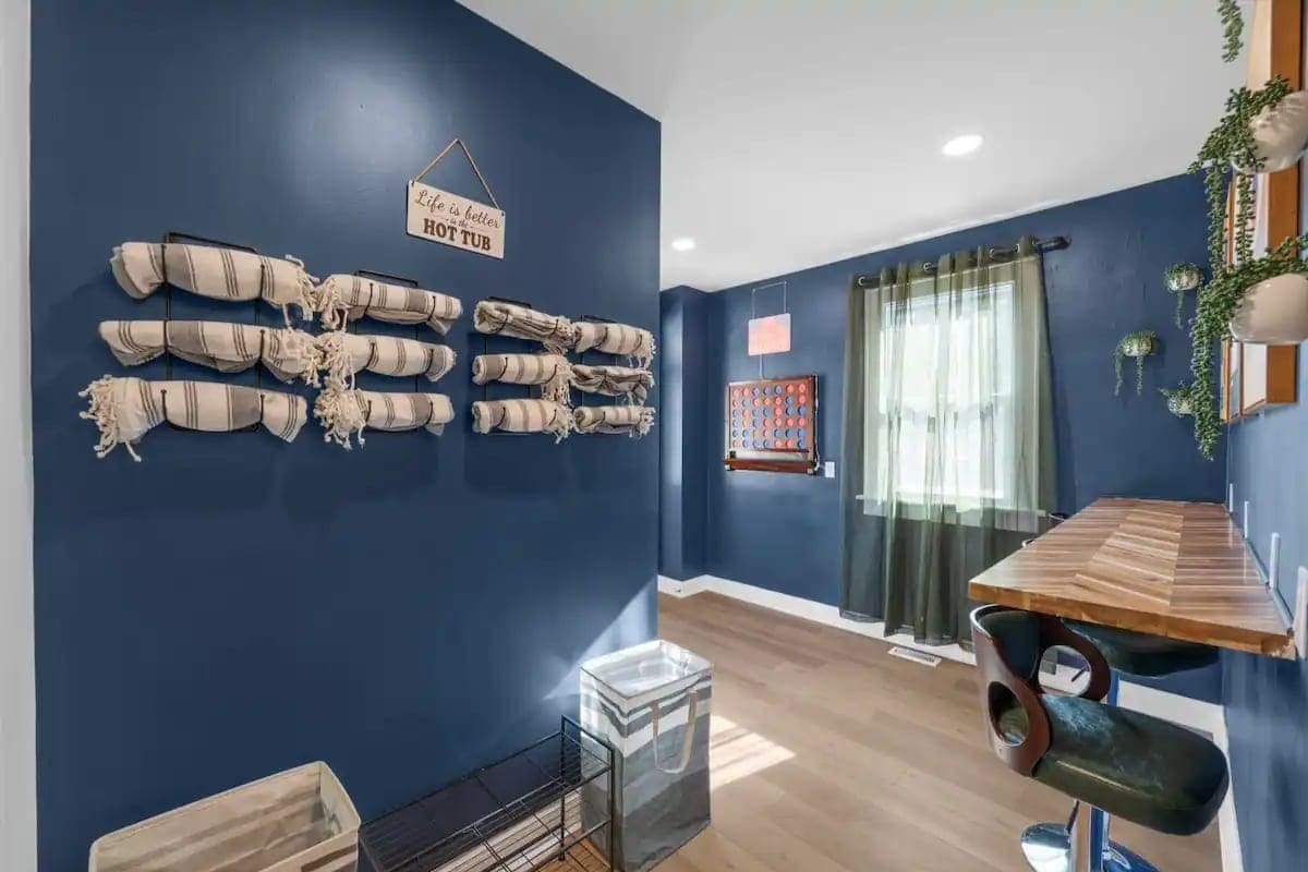 Spacious 5-Bedroom Home with Hot Tub gallery image 4