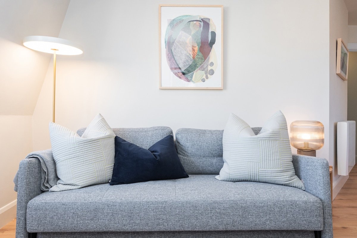 Perfect Location – Charming & Modern Apartment gallery image 3