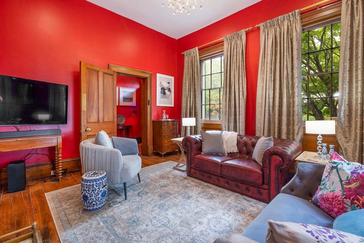 Devonshire House—Luxury with a Fascinating History gallery image 3