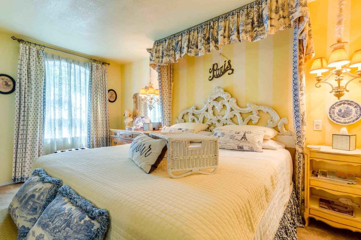 2 BR cottage King & Queen Beds & jacuzzi tub gallery image 2