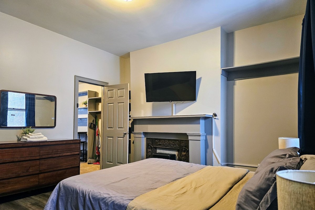 Massive 5BD/4BA 3-Story Duplex @ Downtown Albany gallery image 5