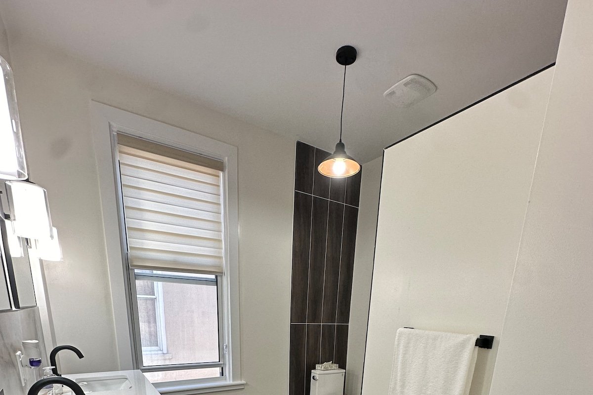 Beautiful Brooklyn brownstone! 1 block from Subway gallery image 5