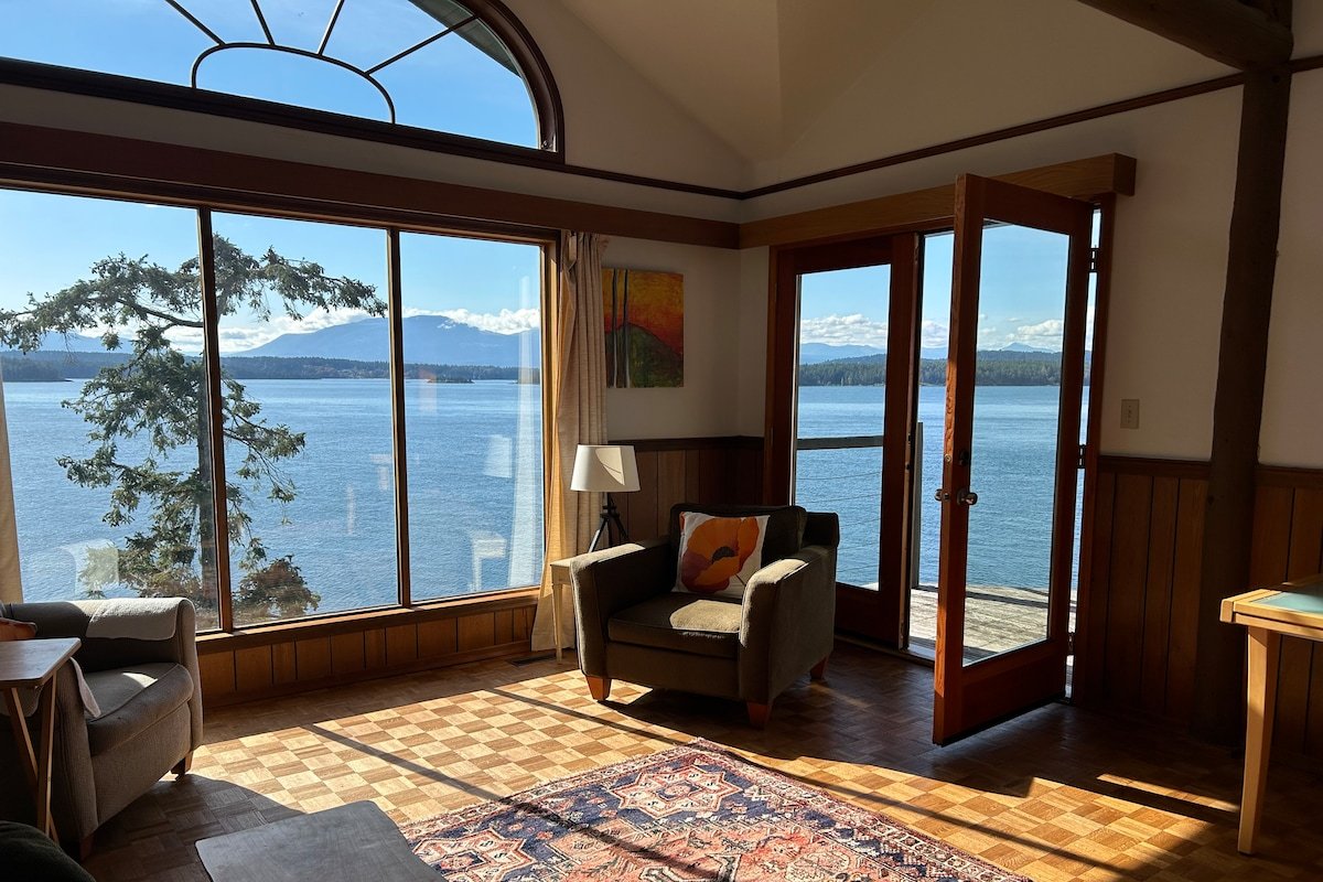 Galiano Island Home by the Sea gallery image 2
