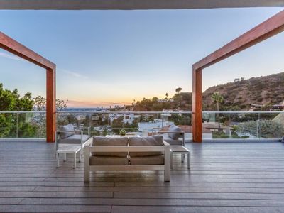 3 Beds/Views/Hottub Minutes Away from Sunset Strip