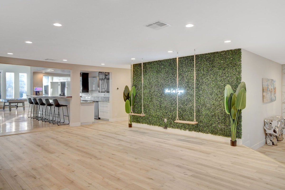 The Vegas Mansion gallery image 5