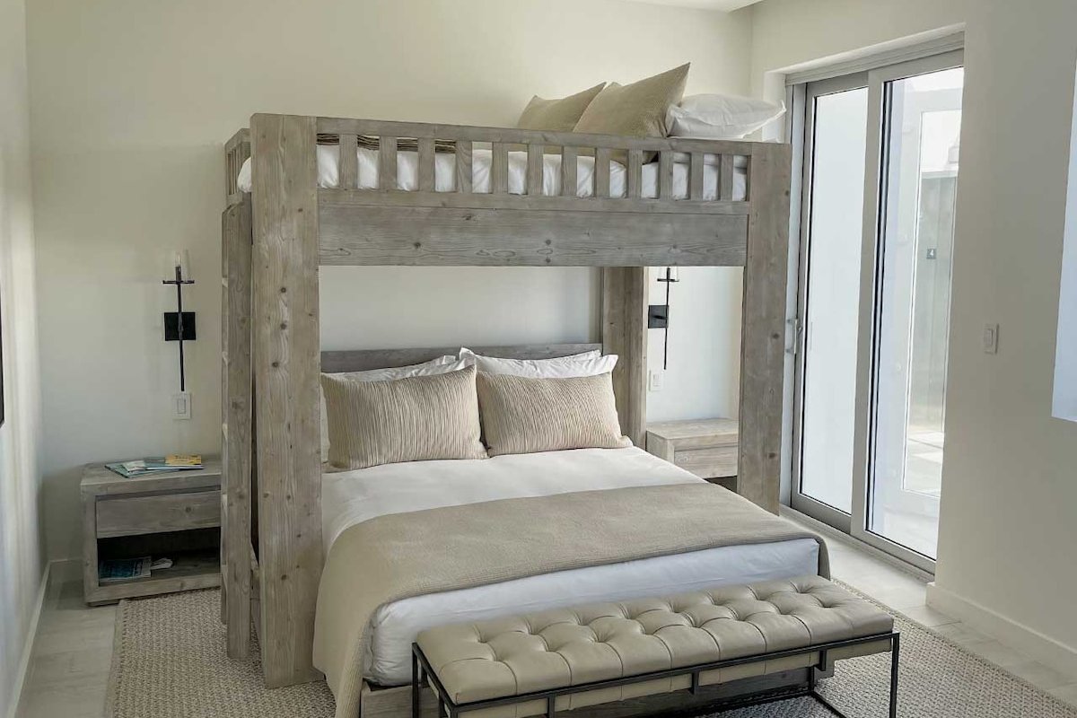 Palm Cay Penthouse gallery image 2