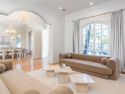 Lux Hancock Park Villa with HotTub