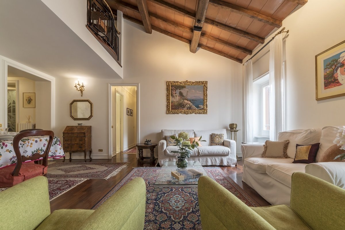 Quiet and classic on two floors, by Trevi Fountain gallery image 2