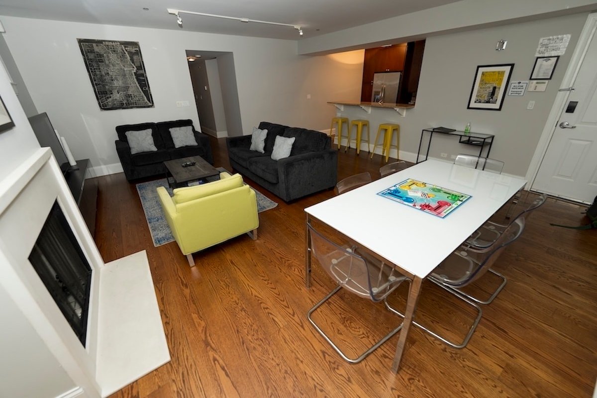 3 Bedroom Across from Wrigley Field AllStar Suite gallery image 4