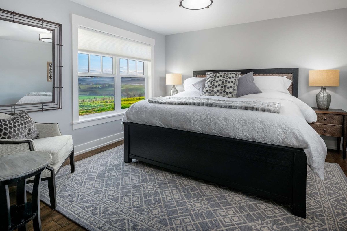 Vineyard Views, Four Master Suites, Free Tastings gallery image 5