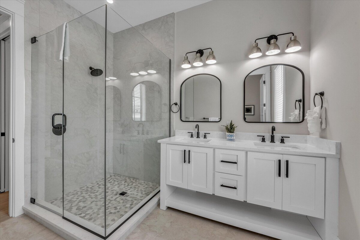 The Mystical Rose – Brand New Luxury Home with gallery image 5