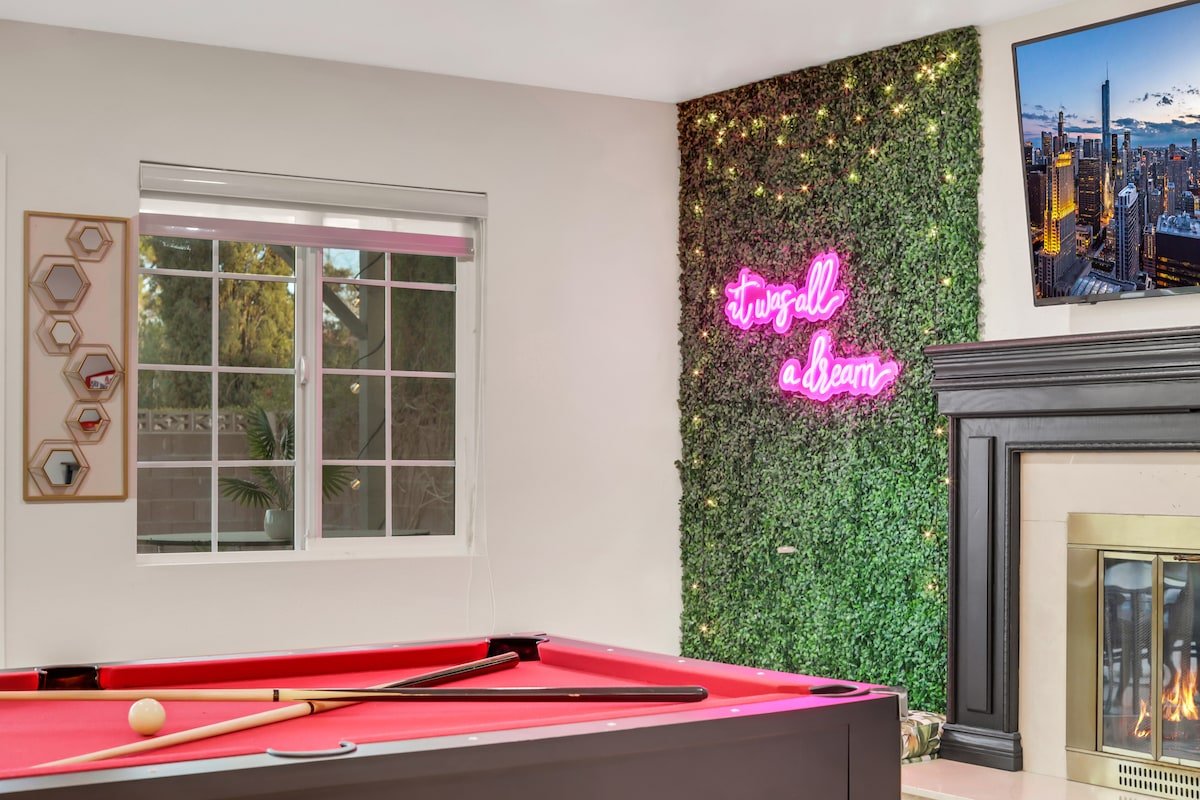 MidCentury Modern Home w/ Pool | 10 Min to Strip! gallery image 3