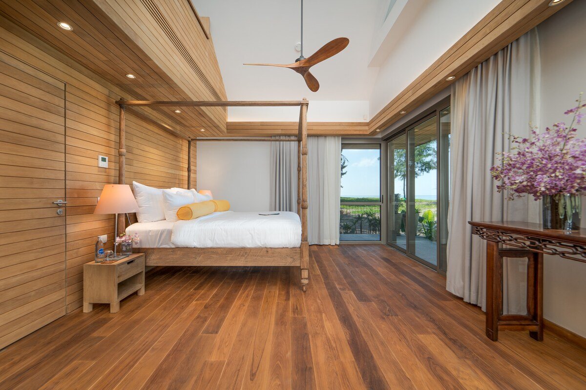 5 Bedroom Beachfront Villa on Natai Beach, Phuket gallery image 3