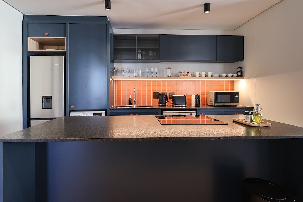 Oceanview Elegance – Rooftop Pool & Concierge gallery image 5