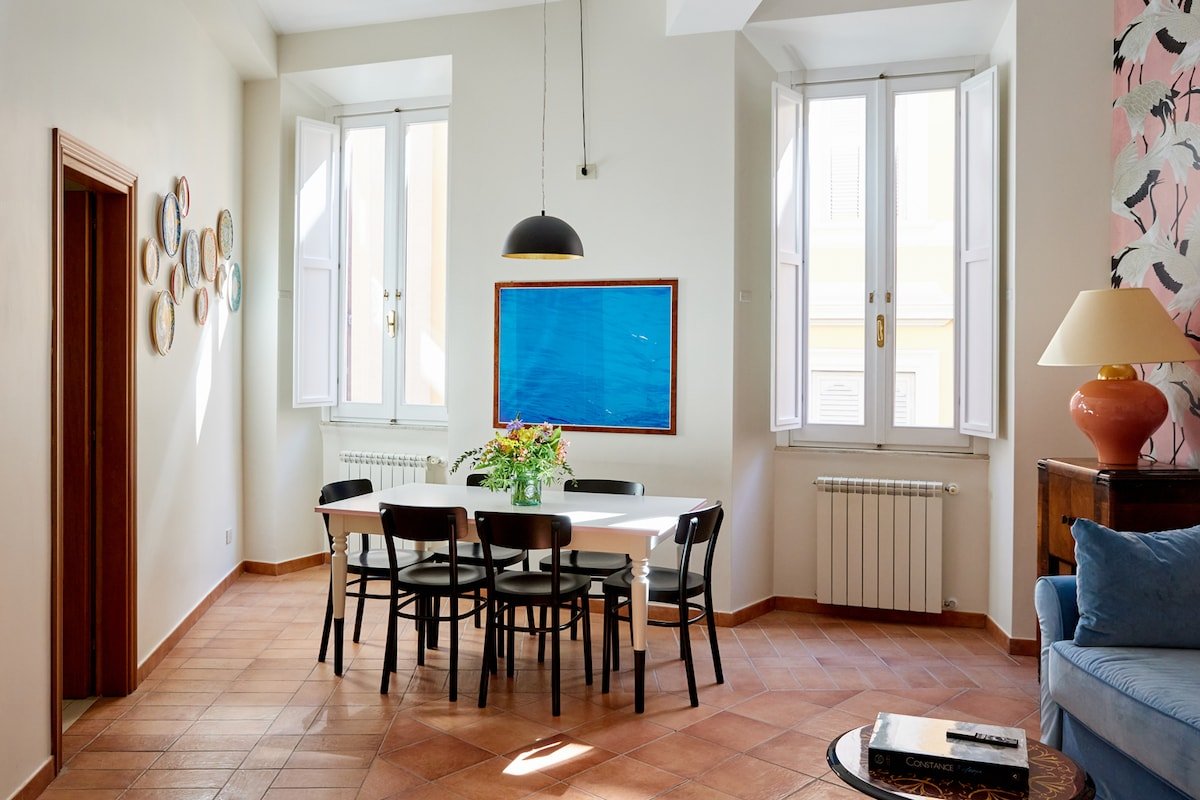 Elegant Home Near Navona Square Center of Rome gallery image 4