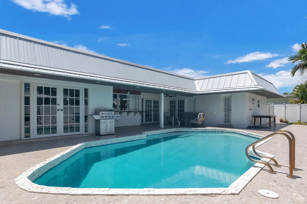 New modern 4 Bedroom+Office,Pool, bbq, game room gallery image 4