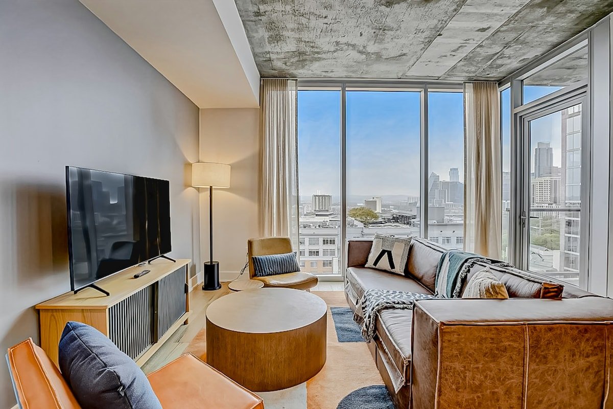 2BR Lakeview Natiivo Austin 17th-Floor gallery image 2