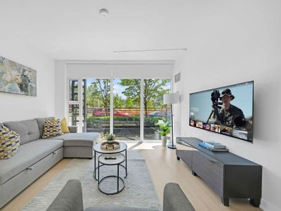 Private Home, 3 BR, Rogers Centre & Free Parking