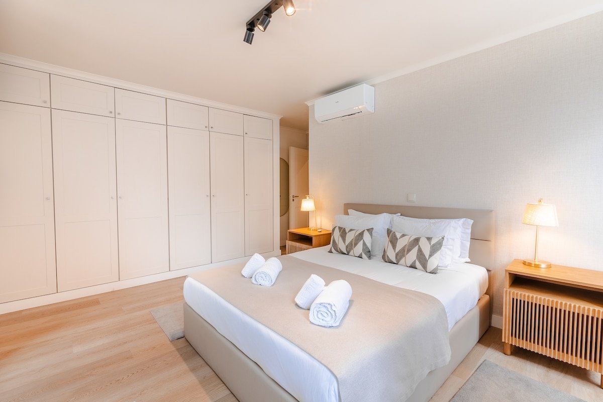 A1 + A2 NOVOS | 2 Apts | Renovados na Bica! Centro gallery image 5