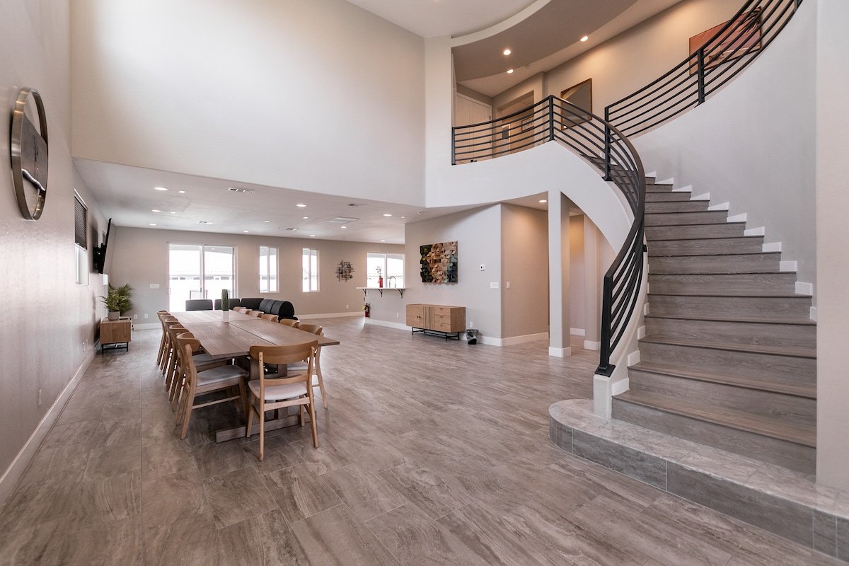 6 bedroom mansion w/ amazing backyard pool! gallery image 2