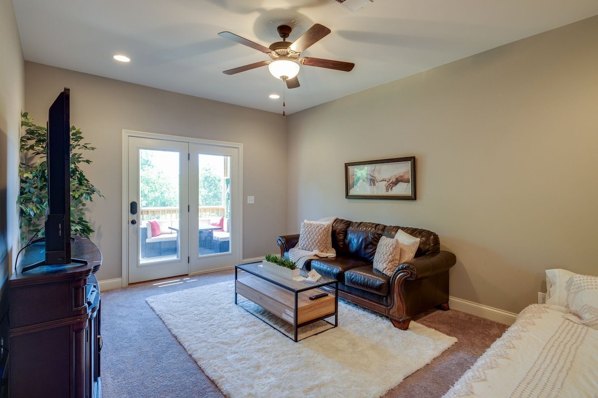 Relaxing lake views near DT Nashville & Airport gallery image 4