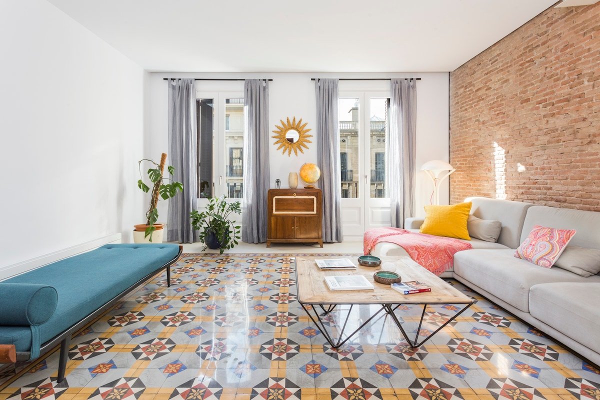 Luxury apartment with private terrace gallery image 3