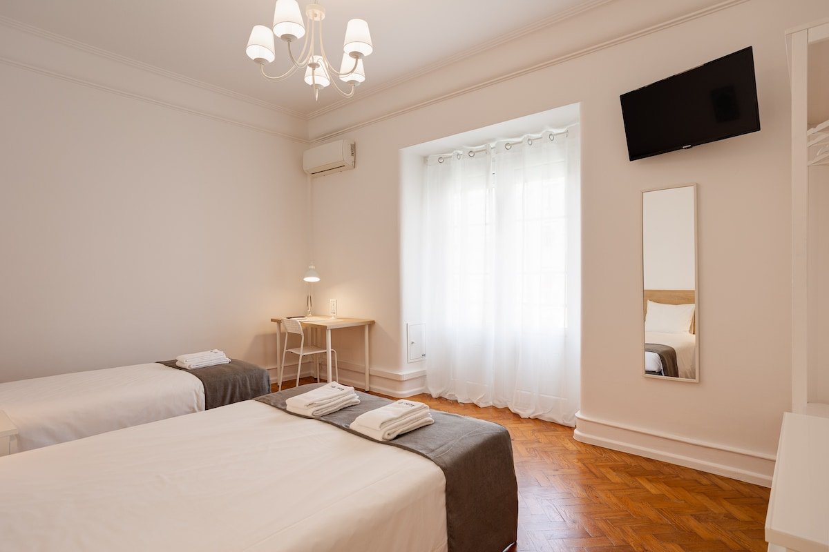 Home Out 3E – Apartment at City Center w/Parking gallery image 4