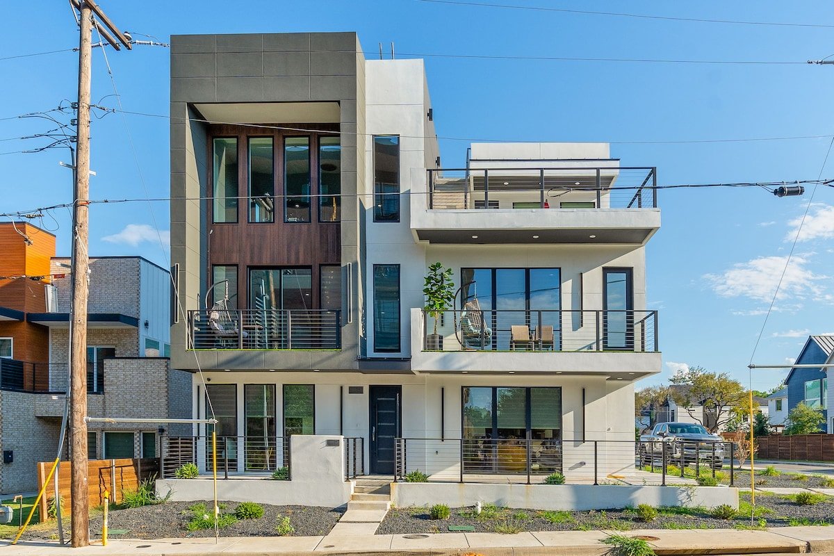 Luxurious Newly Built 5 BR 6 Bath Home w/ Rooftop gallery image 2