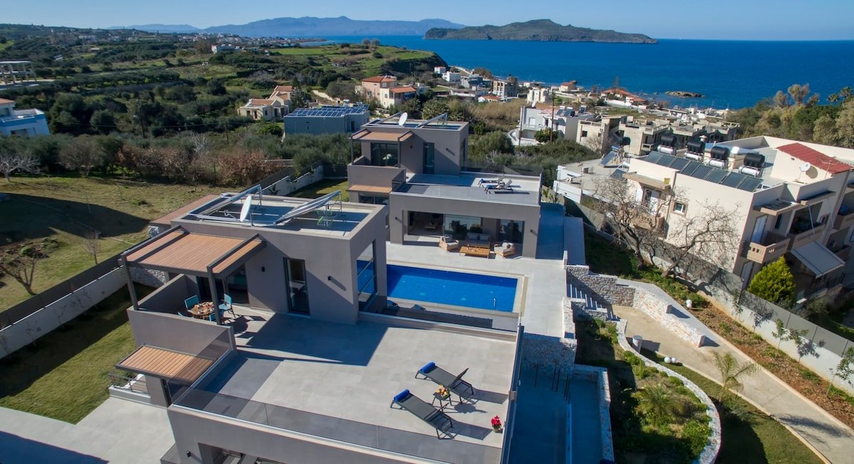 New Lux villa-Sauna&Jacuzzi-Heated Pool-24sleeps gallery image 5