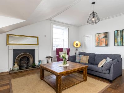 Lovely Bright Spacious Edinburgh City Centre Flat