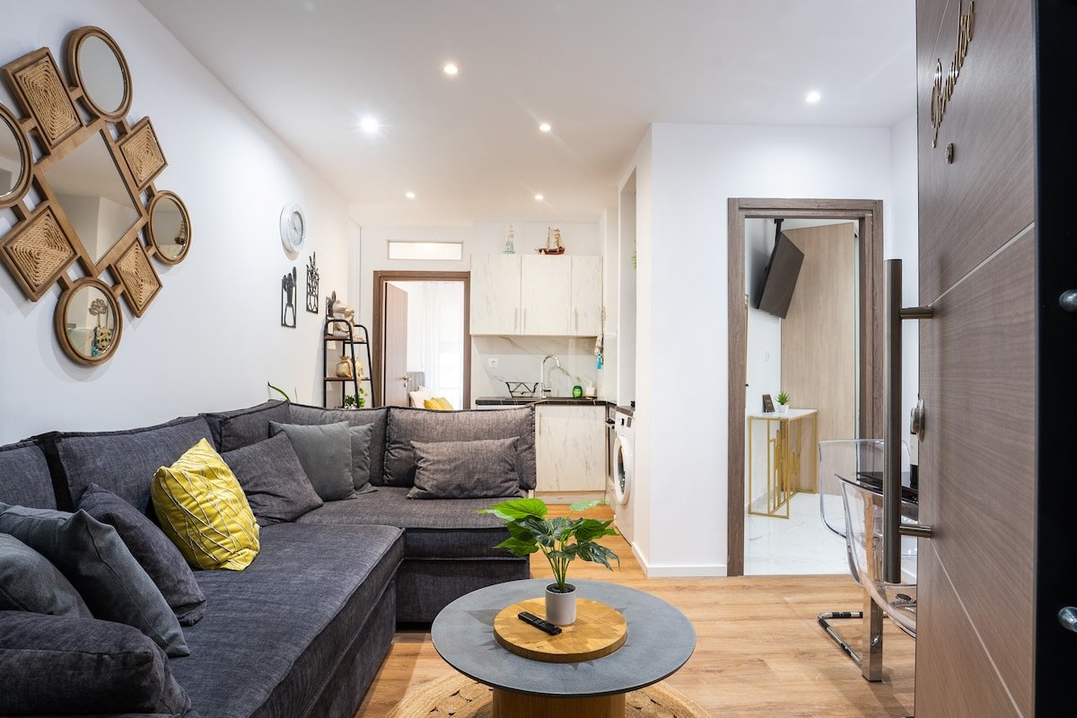 Paradise+ With Jacuzzi In the heart of Athens! gallery image 2