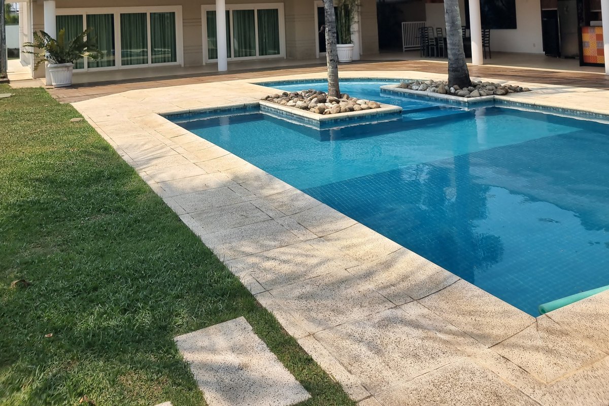 Casa Barra 4 Suítes, Piscina e Jardim
