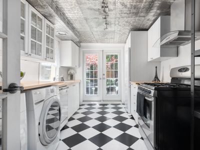 6 Bdrm + 5 Bthrm Heritage Home -Ideal for Students