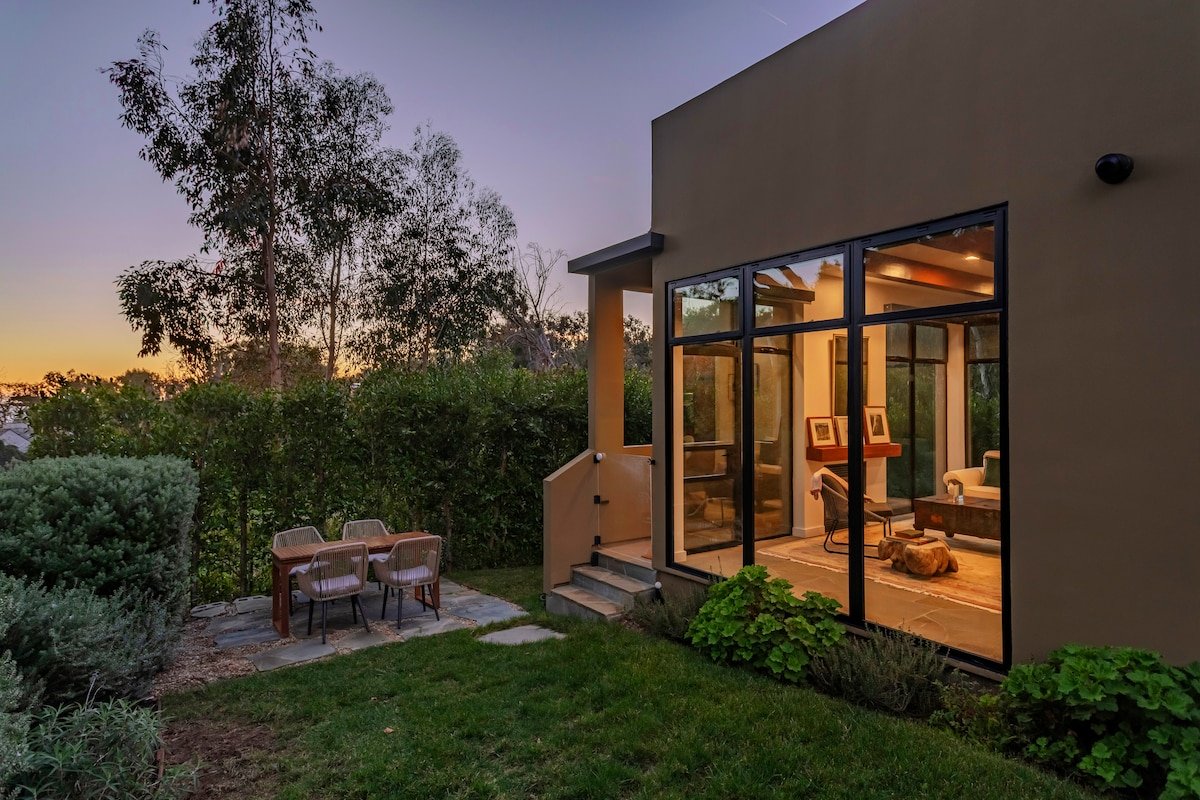 Private Malibu Escape: Walk to Secluded Beach gallery image 4