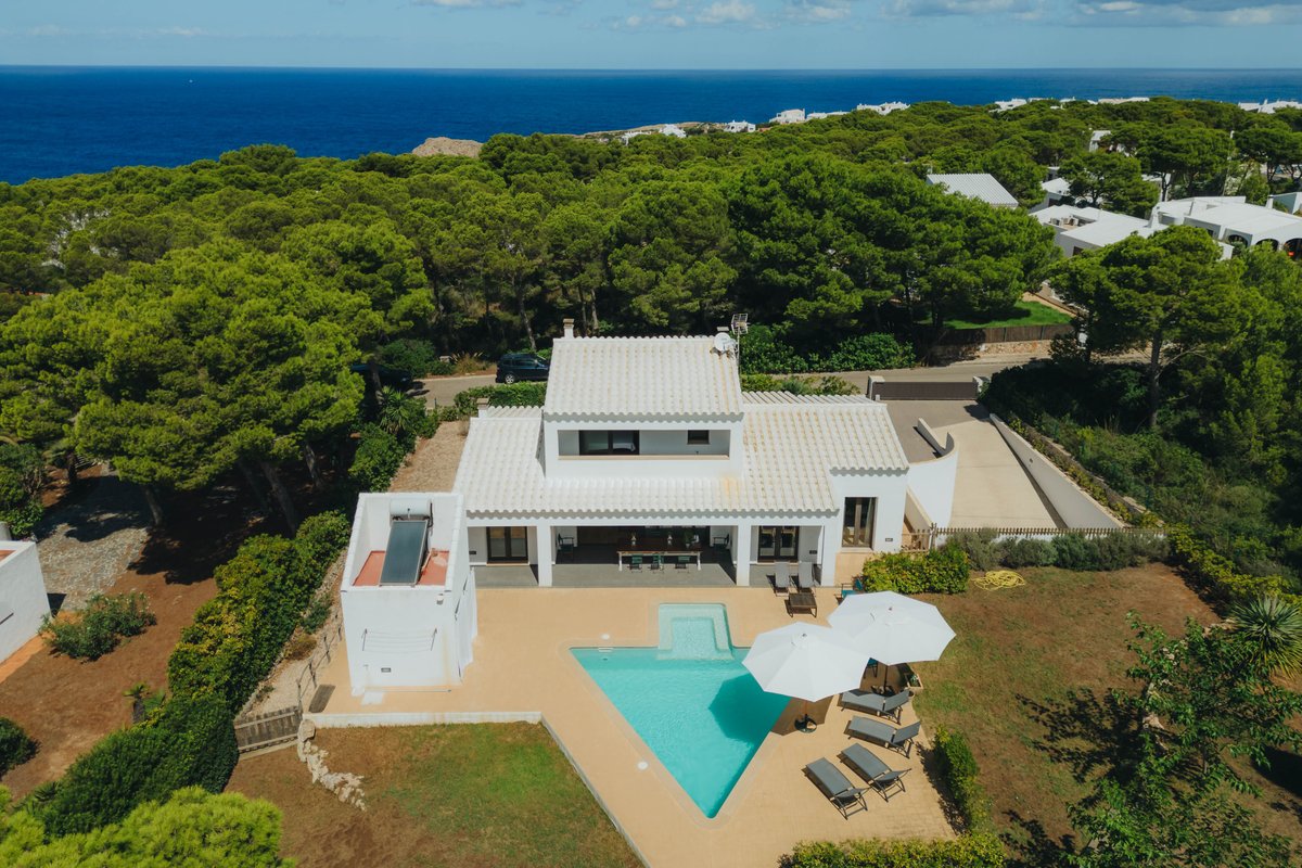 Stylish & Peaceful Living, Beach 10 Min Walk